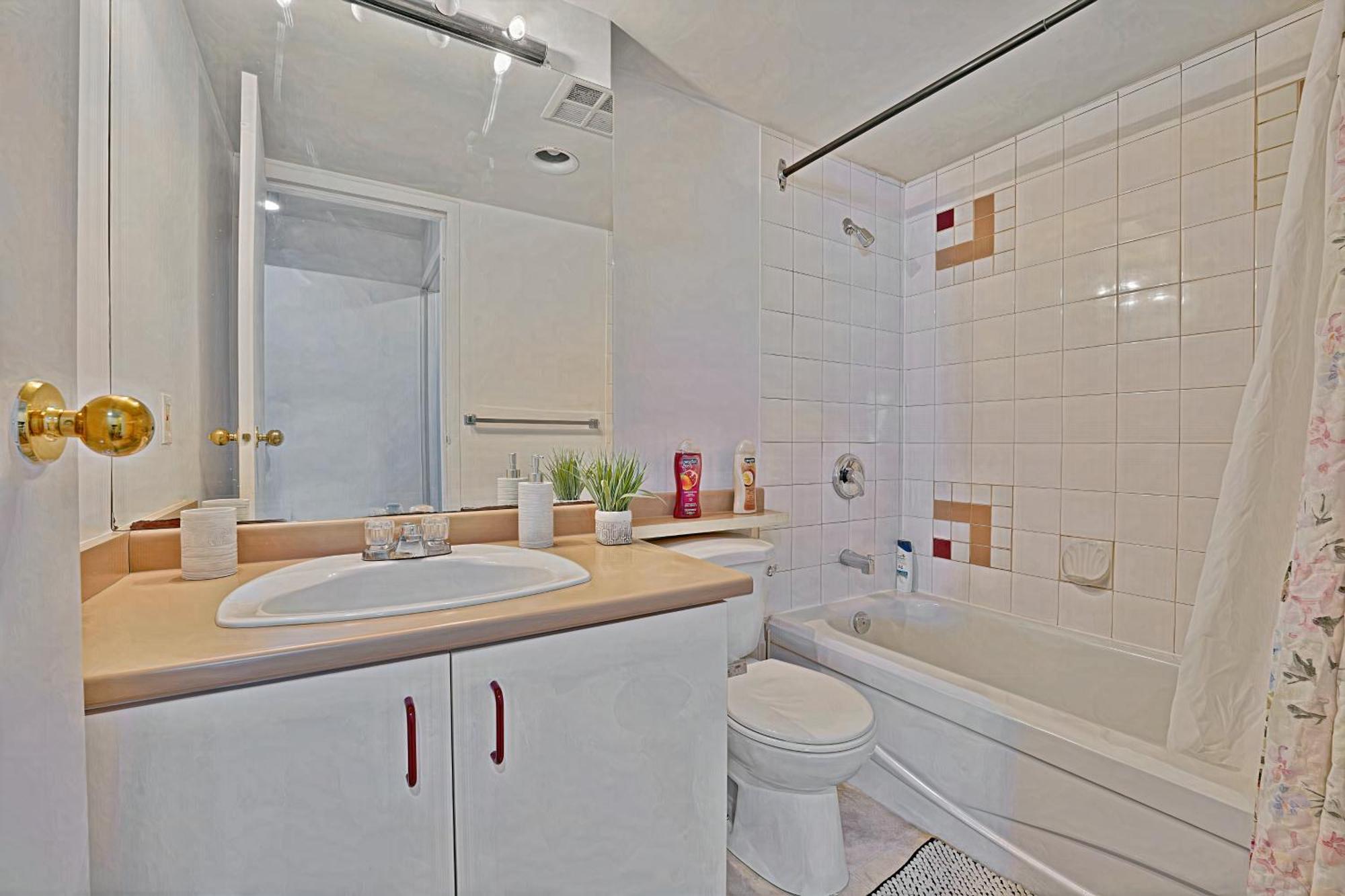 Prime Location Stylish Two-Bedroom Apartment Overlooking Downtown فانكوفر المظهر الخارجي الصورة