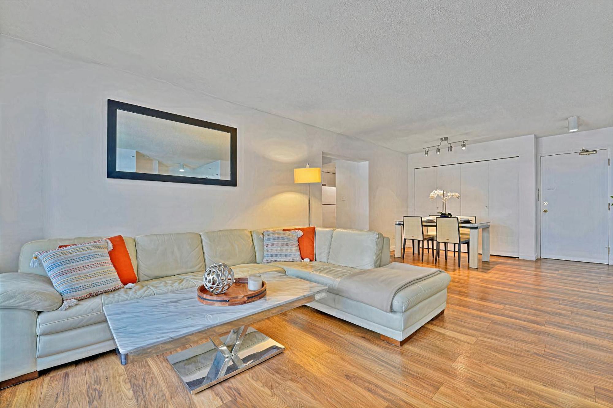 Prime Location Stylish Two-Bedroom Apartment Overlooking Downtown فانكوفر المظهر الخارجي الصورة
