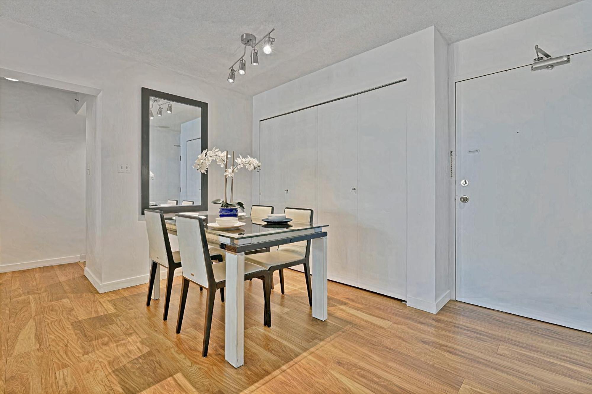Prime Location Stylish Two-Bedroom Apartment Overlooking Downtown فانكوفر المظهر الخارجي الصورة